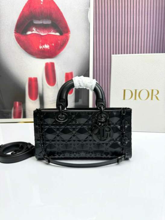 Picture of Dior Handbags _SKUfw239304782fw